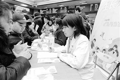 蘭州大學(xué)第一醫(yī)院舉行“新年！新高度！”兒童保健義診活動(dòng)