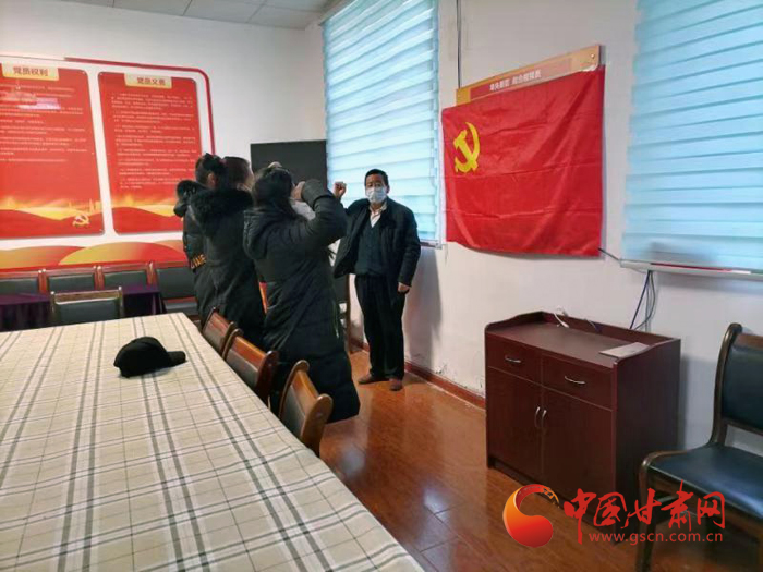 【甘肅全民戰(zhàn)“疫”】勠力同心勇?lián)?共同戰(zhàn)“疫”黨旗紅