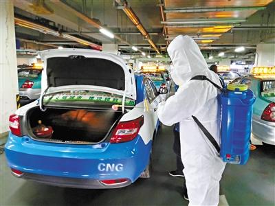 免費(fèi)接送一線抗“疫”人員 蘭州奔馬雷鋒車隊(duì)，你們真棒！