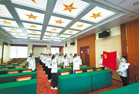 一次難得的黨課——甘肅第二、第三批援鄂醫(yī)療隊(duì)預(yù)備黨員宣誓儀式側(cè)記