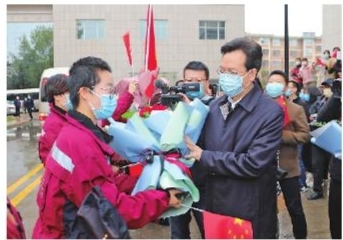 慶陽市第二、三批支援湖北醫(yī)療隊(duì)12名隊(duì)員凱旋