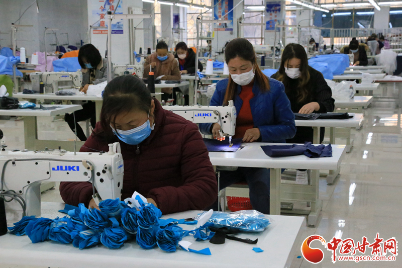 【甘肅省決戰(zhàn)決勝脫貧攻堅(jiān)】山海情深 積石山扶貧車間托起群眾致富夢