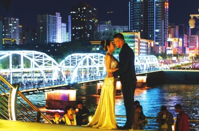 昨夜，中山橋夜景燈光更漂亮了