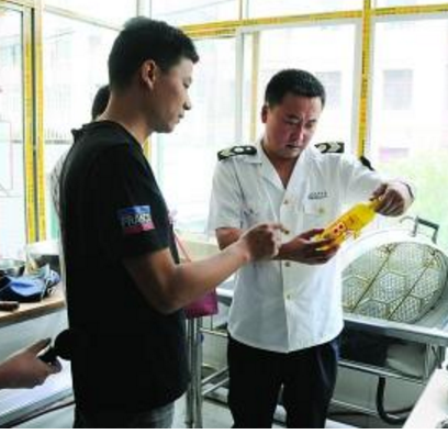 蘭州市場監(jiān)管局綜合行政執(zhí)法隊開展學校、托幼機構食品安全專項檢查