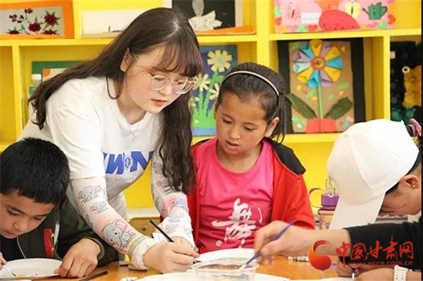 關(guān)愛(ài)山區(qū)的孩子 西北師大學(xué)子在東鄉(xiāng)、會(huì)寧開展體育美育浸潤(rùn)行動(dòng)活動(dòng)