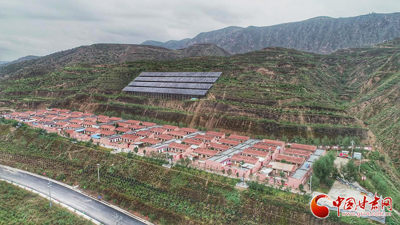 【跟著總書記看甘肅】布楞溝村：水引來了，路修通了，新農(nóng)村建起來了（圖）