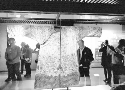 甘肅文化丨嘉慶所賜，被當戲服 永登博物館九龍黃袍的前世今生