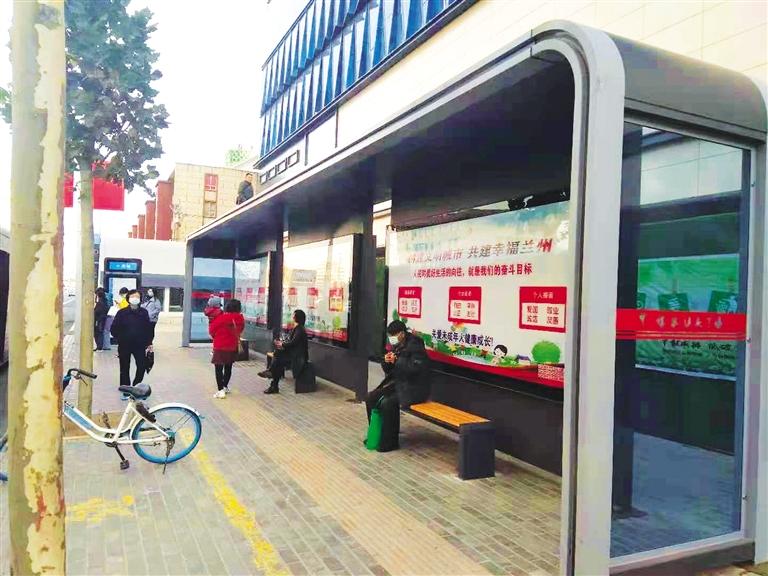 12座精致款候車(chē)亭亮相蘭州主城區(qū)