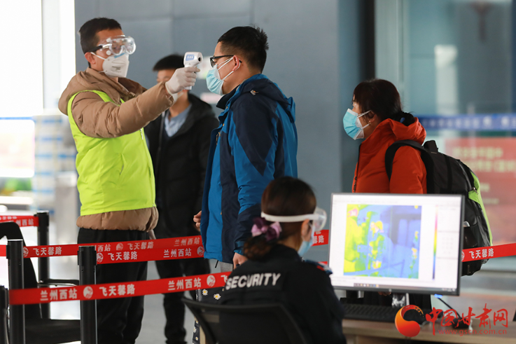 回家路上，請配合疫情防控要求 