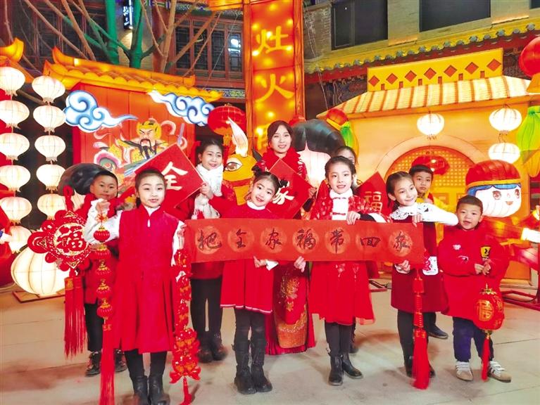 原創(chuàng)音樂電視《全家?！废蛱m州市人民拜年！