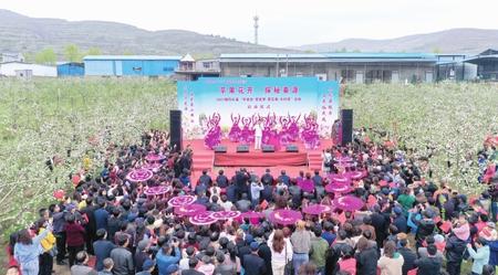 隴南禮縣舉辦“學(xué)黨史·感黨恩·賞花?！むl(xiāng)村游”活動(dòng)