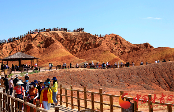 端午假期張掖共接待游客87.05萬(wàn)人次，實(shí)現(xiàn)旅游收入4.64億元