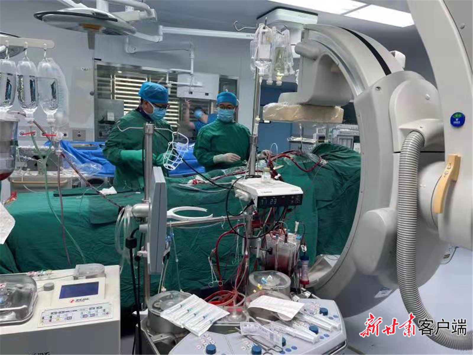 填補(bǔ)省內(nèi)空白，蘭大一院連續(xù)完成“一站式”雜交手術(shù)