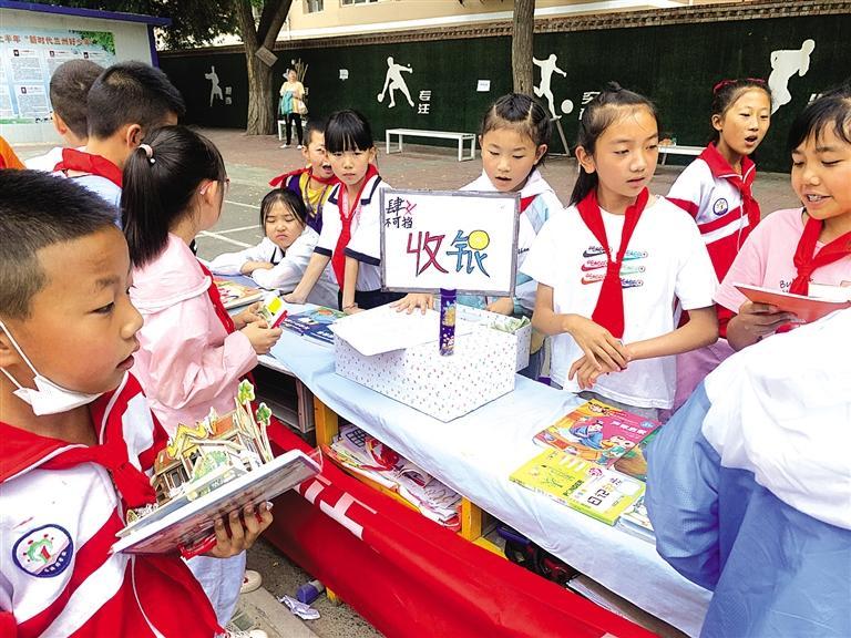 蘭州西固22所學(xué)校開(kāi)展愛(ài)心義賣活動(dòng)