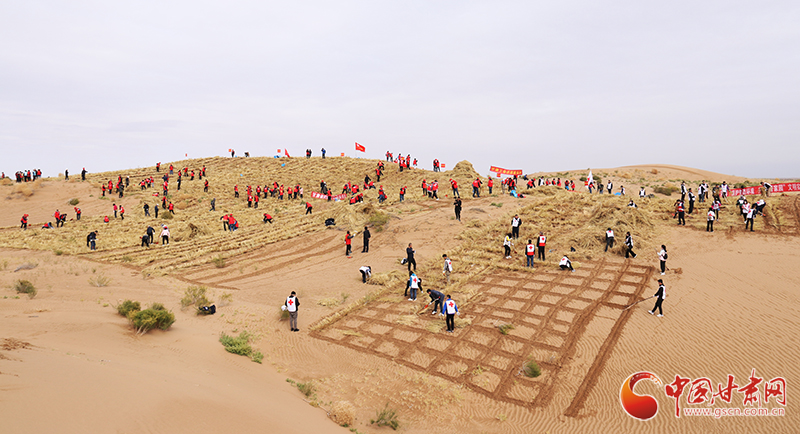 甘肅省委宣傳部、省文明辦、省志愿服務(wù)聯(lián)合會(huì)在古浪縣舉行壓沙主題文明實(shí)踐志愿服務(wù)活動(dòng)