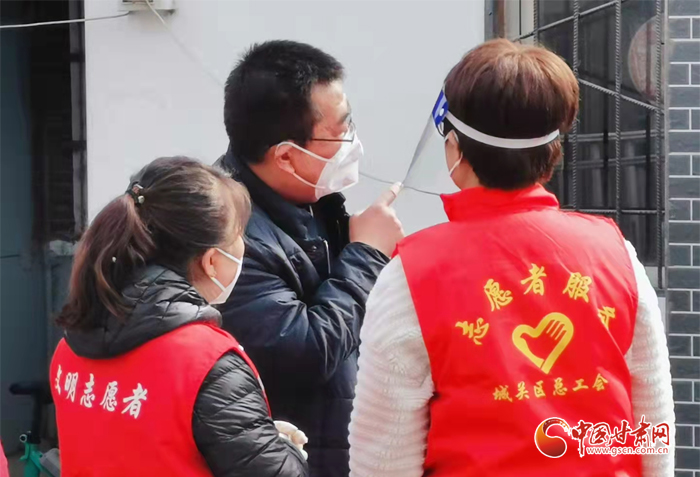 【甘快看·疫情防控最美有你（11）】奔走在“戰(zhàn)疫”一線！有一種力量叫志愿者