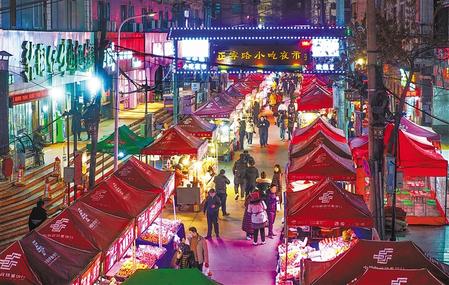 蘭州市城關(guān)區(qū)正寧路小吃夜市、南關(guān)民族風(fēng)味一條街恢復(fù)營(yíng)業(yè)