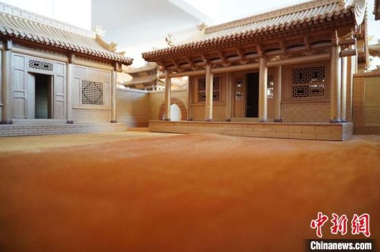 圖為微縮建筑蘭州四合院內(nèi)部結(jié)構(gòu)。　九美旦增 　攝