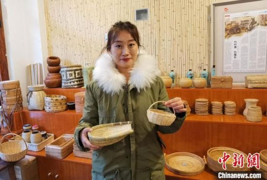 40多種精小玲瓏、純手工制作的新型盛食容器、居家工藝品等，每一件都令人愛不釋手。　馮志軍 攝