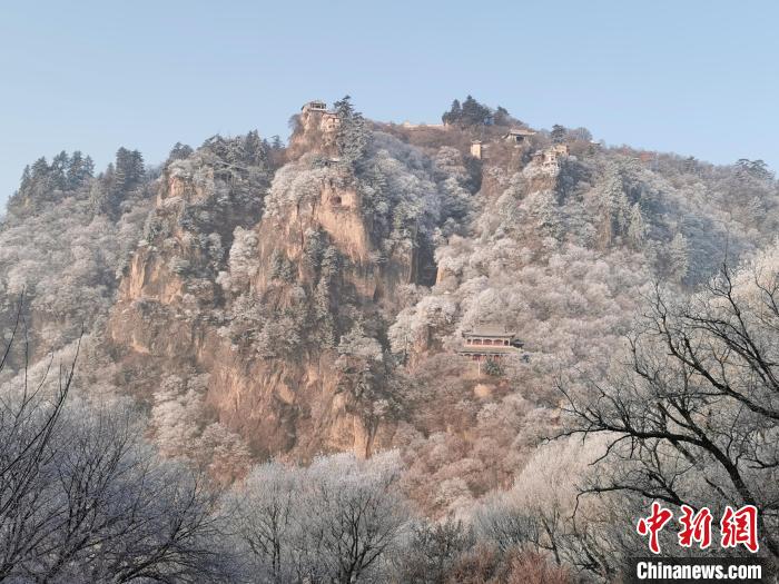 圖為崆峒山霧凇景色?！⌒煺袢A 攝