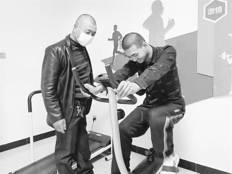 父愛如山！張掖高臺殘疾父親悉心照顧殘疾兒子20余年