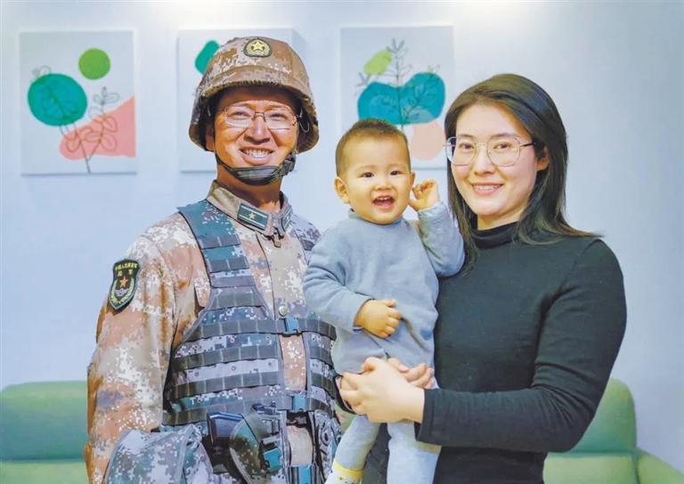 蘭州市退役軍人事務(wù)局舉行清明代祭掃儀式 陳紅軍烈士父親給兒子寫(xiě)來(lái)寄語(yǔ) “你是祖國(guó)的好兒女，也是我們的驕傲”