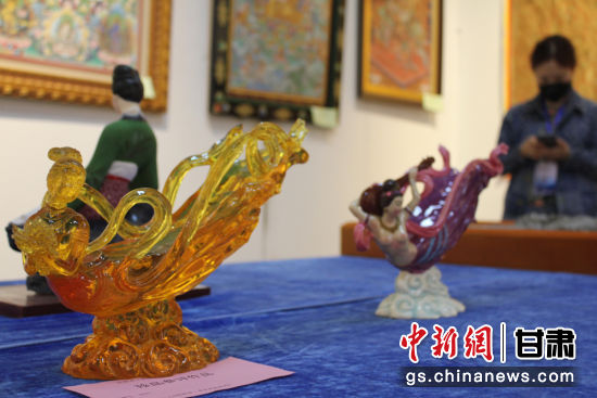 圖為敦煌飛天造型的作品。徐雪 攝