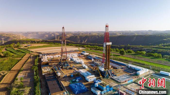 圖為中石油長慶油田慶陽華H60雙機(jī)組鉆井現(xiàn)場。(資料圖) 慶陽市委宣傳部供圖