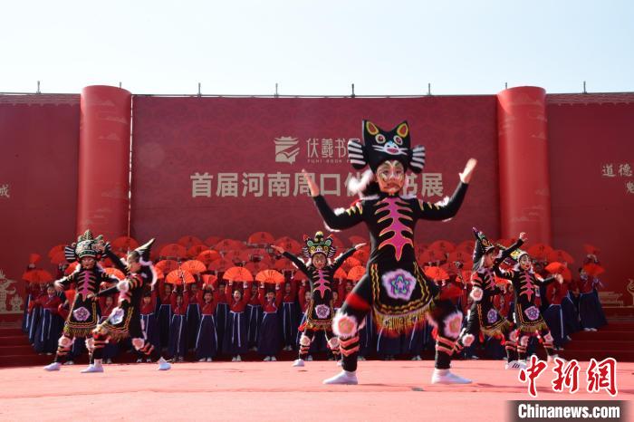 圖為首屆周口伏羲書展開幕式表演?！×赫赵?攝