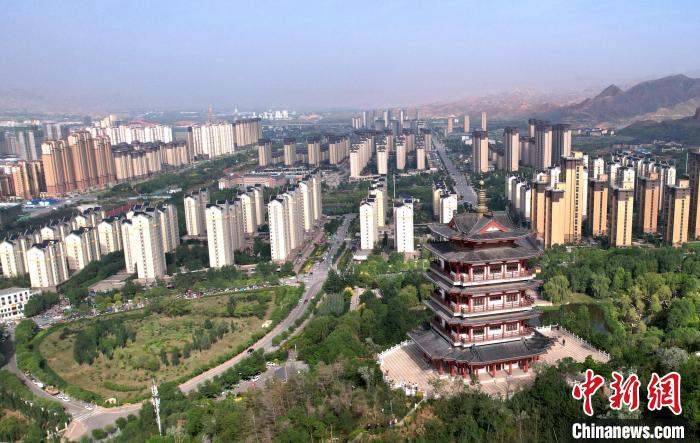 圖為“南涼古都”樂都朝陽山片區(qū)的今朝?！⊙Φ?攝