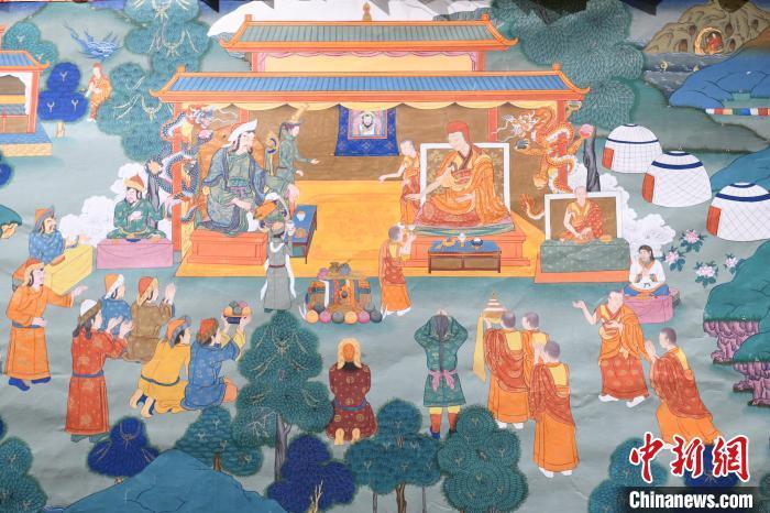 8月20日，在蘭州市博物館展出的大型歷史題材卷軸唐卡“涼州會(huì)盟”。　戴文昌 攝