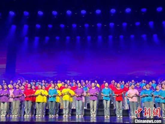 5月28日晚，“詩意甘肅·絲路長風(fēng)三千里”——月出涼州·武威詩會在甘肅省武威市漢唐天馬城舉行。楊娜 攝