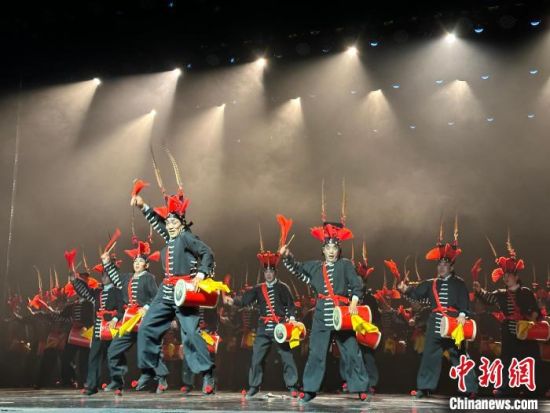 圖為涼州攻鼓子表演。楊娜 攝