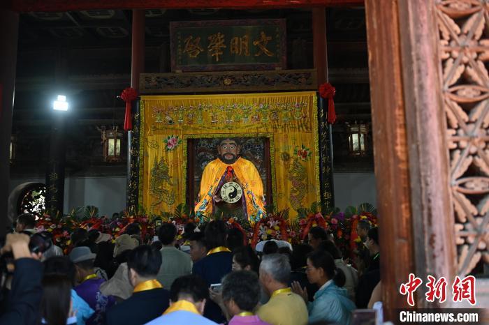 6月21日，2024(甲辰)年公祭中華人文始祖伏羲大典在甘肅天水舉行，來自海峽兩岸及港澳地區(qū)約500人現(xiàn)場共祭中華人文始祖伏羲。中新社記者 李亞龍 攝