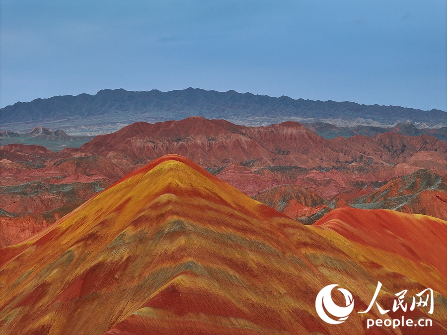 雨后的七彩丹霞，顏色格外艷麗。人民網(wǎng)記者 李根攝