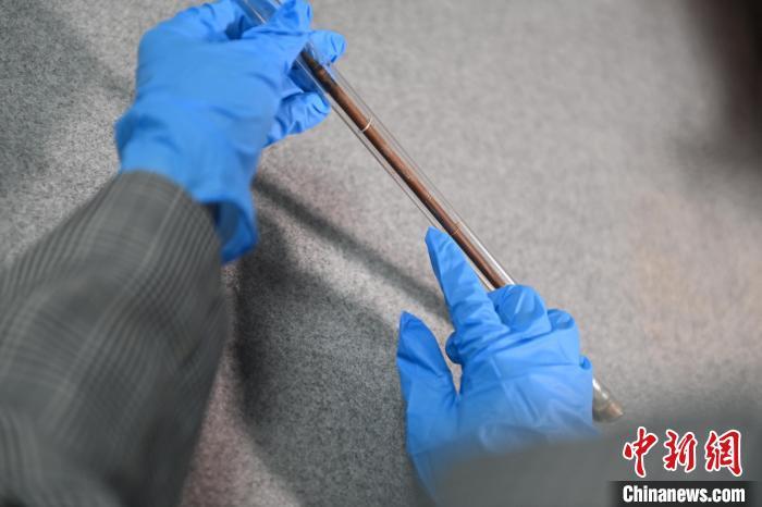 2024年5月7日，拍攝的甘肅省博物館館藏國寶級文物“白馬作”毛筆。李亞龍　攝