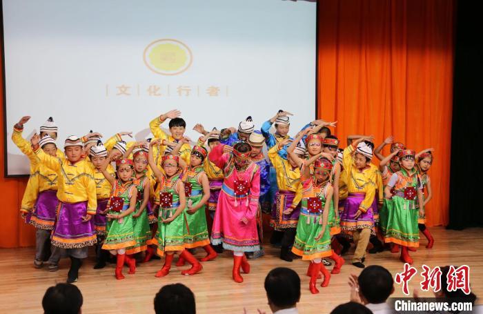 圖為蘭州大學(xué)文化行者團(tuán)隊(duì)走進(jìn)民族社區(qū)，開(kāi)展系列活動(dòng)。(資料圖)蘭州大學(xué)供圖