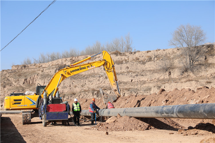 臨洮縣洮陽水廠農村供水鞏固提升暨城區(qū)第二水源工程現(xiàn)場。_副本.jpg