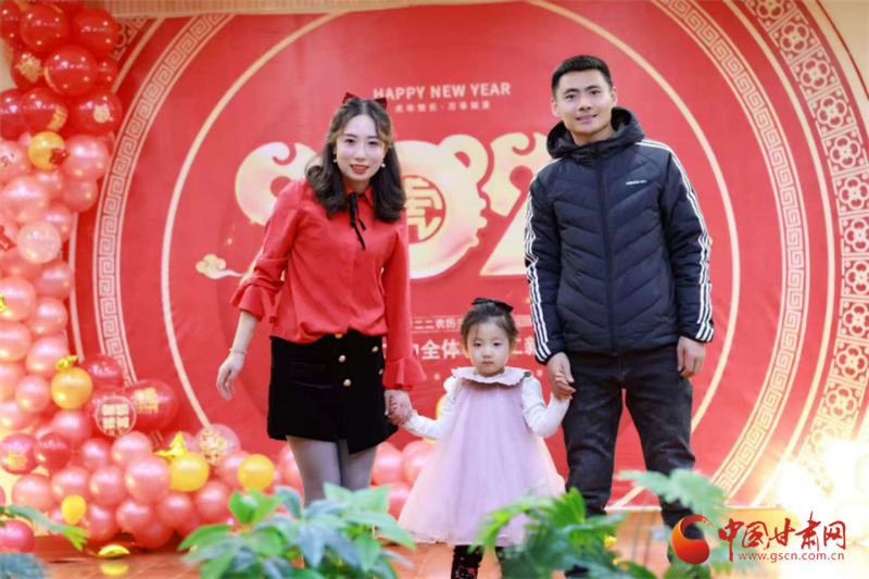 青春華章·特稿｜石榴花兒向西開(kāi) 支教接力筑邊疆